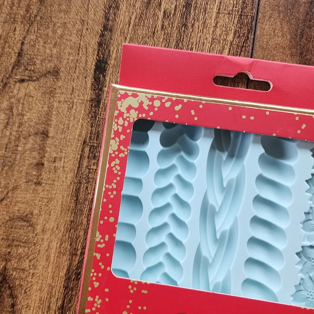 Holiday Pie Crust Mold